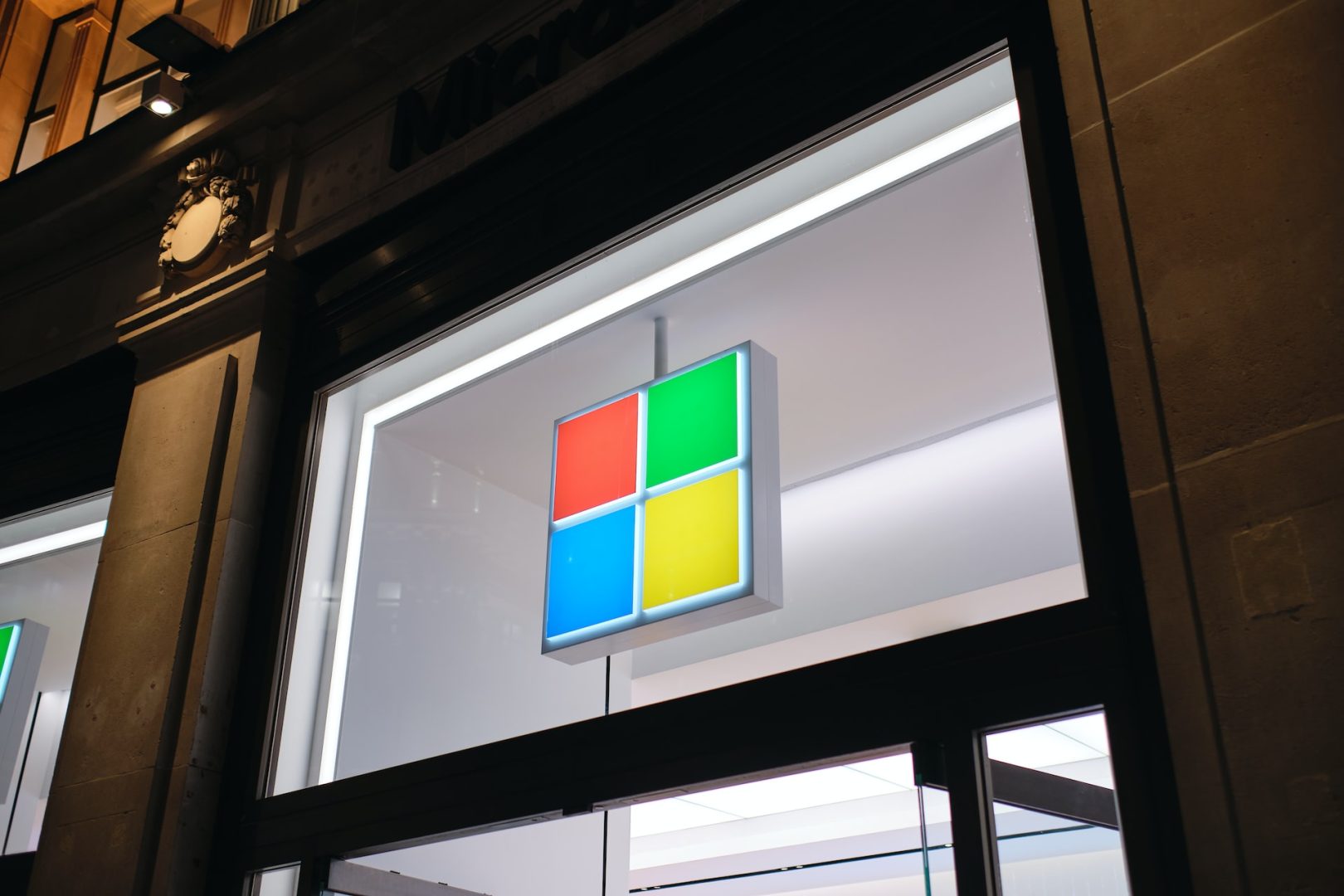 QuaiAlpha Microsoft Devanture Nuit