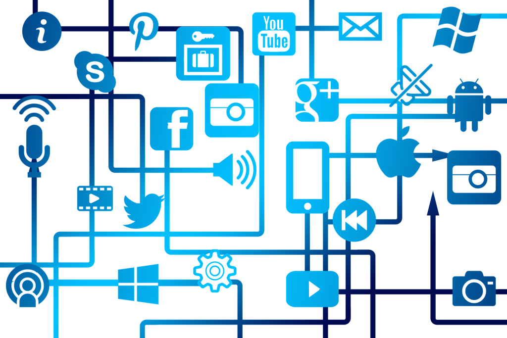 Maillage de couleur bleue reliant entre eux de nombreux logos de réseaux sociaux