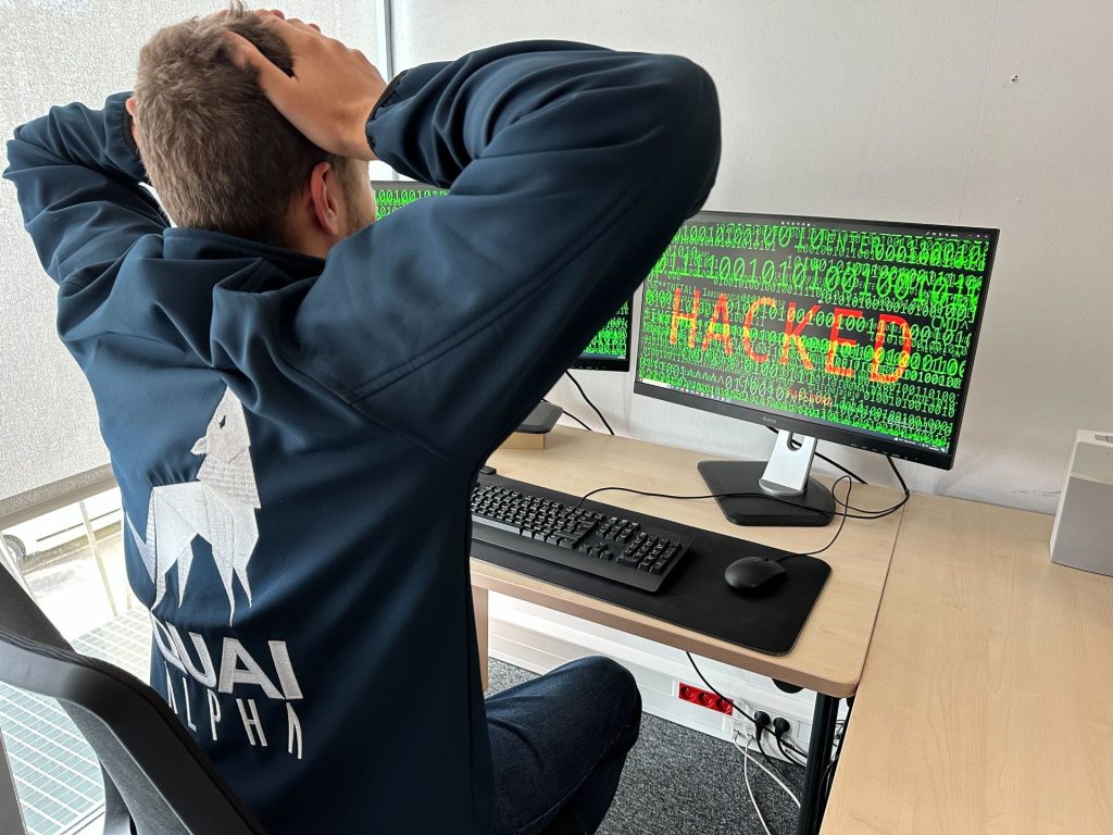 Un employé modèle se rend compte que son ordinateur professionnel a été piraté