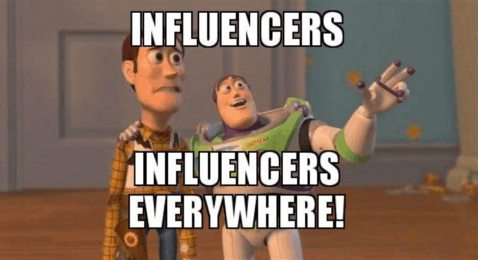 Meme issu de Toy Story disant que les influenceurs sont partout